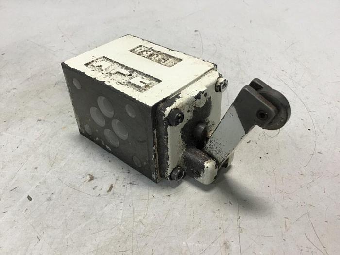 Used YUKEN Directional Valve DCG-01-2B2-R-40 #138068