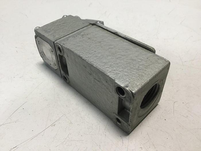 Used TELEMECANIQUE Lox-Switch C2JK05 #121821