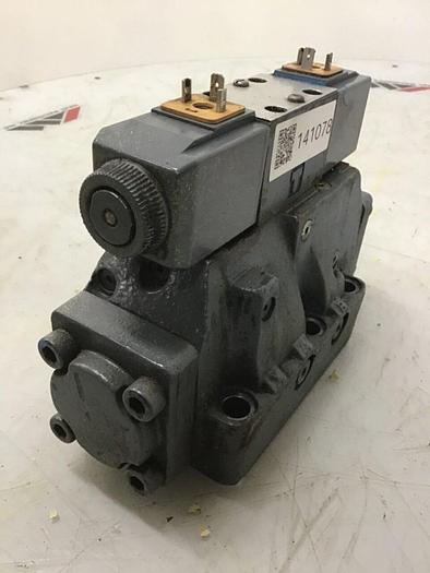 Used VICKERS Solenoid Directional Valve DG4V-3-6C-M-U-HL7-60-B13 Used