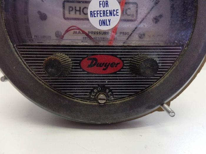 Used DWYER Photohelic Pressure Gauge 3001C #6738