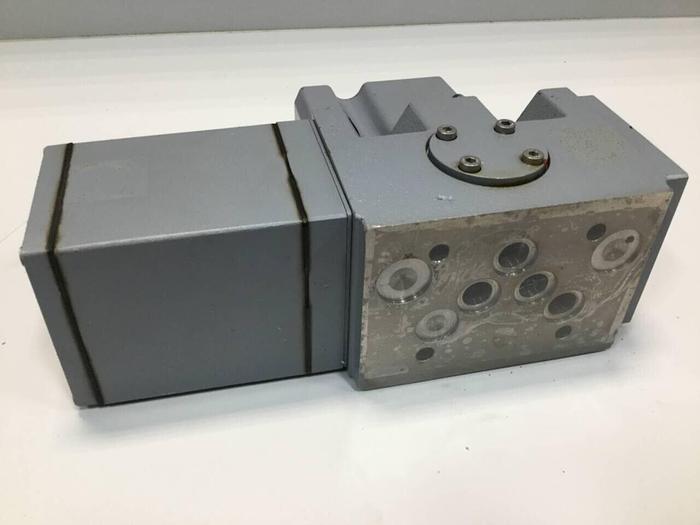 Used MOOG Valve J661-124 Used