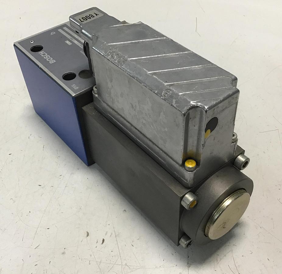 Used BOSCH 4WRPE  10 EA80SJ-2X/G24K0/A1M-798 SERVO VALVE USED #135534