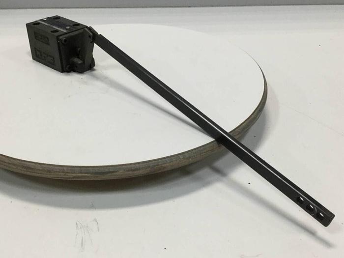 Used YUKEN Directional Valve DCG-01-2B3-Y-4008 #98903