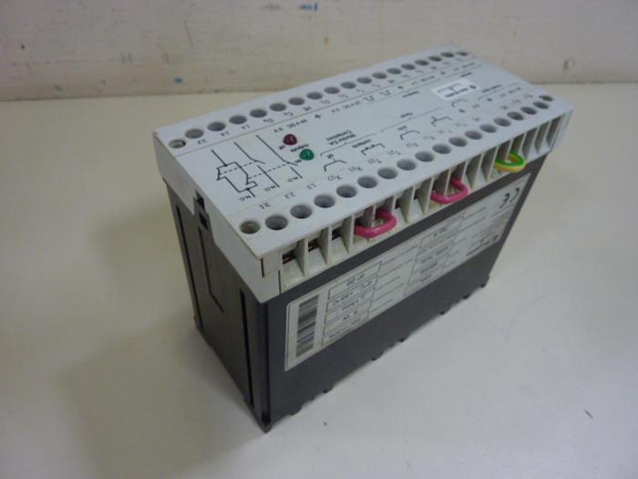 Used ALLEN BRADLEY Safety Relay 440L-M8200 #61904