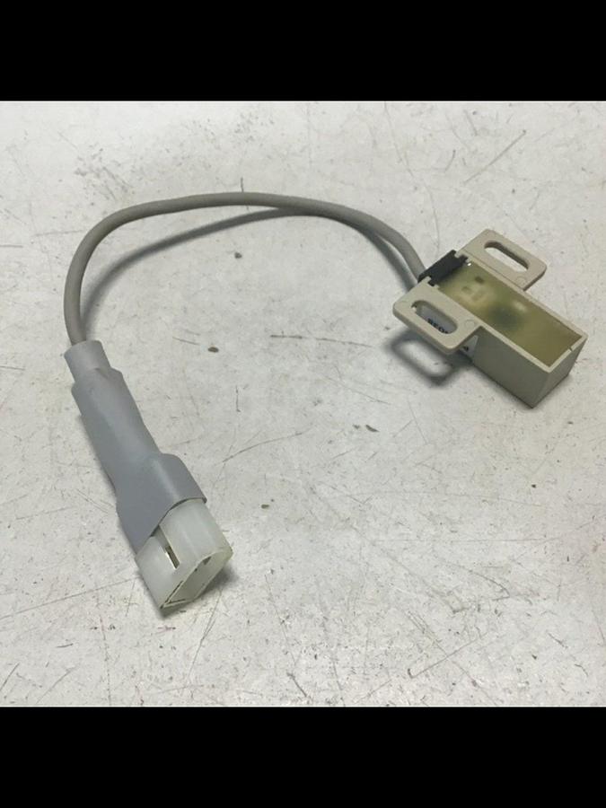 Used FUJI ELECTRIC Proximity Switch PE-B4D3 Used