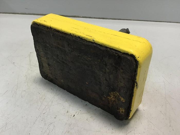 Used UNISORB Leveling Mount 7 1/4 X 5 M/M #122899