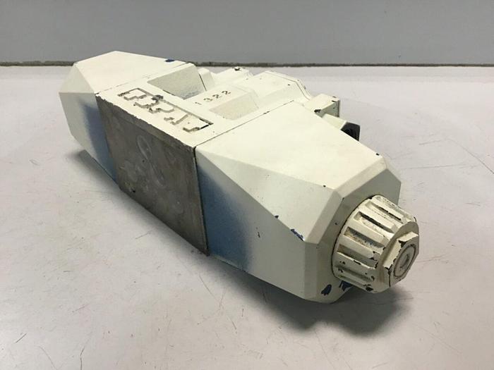Used VICKERS Directional Valve DG4V-5-33C-M-P7L-H-7-40 #132093