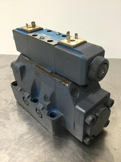 Used VICKERS Directional Control Valve DG4V-3-6C-M-U-HL7-60-B13 Used