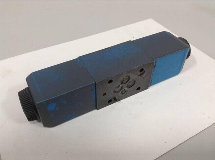 Used VICKERS Directional Valve DG4V-3-6C-M-U-HL7-60 Used