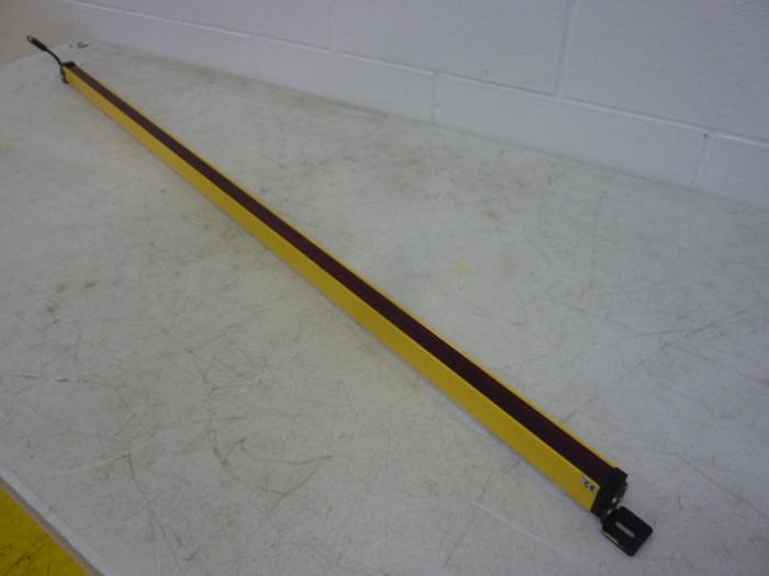 Used STI Light Curtain End Transmitter MCF47-30-1200-X3 Used