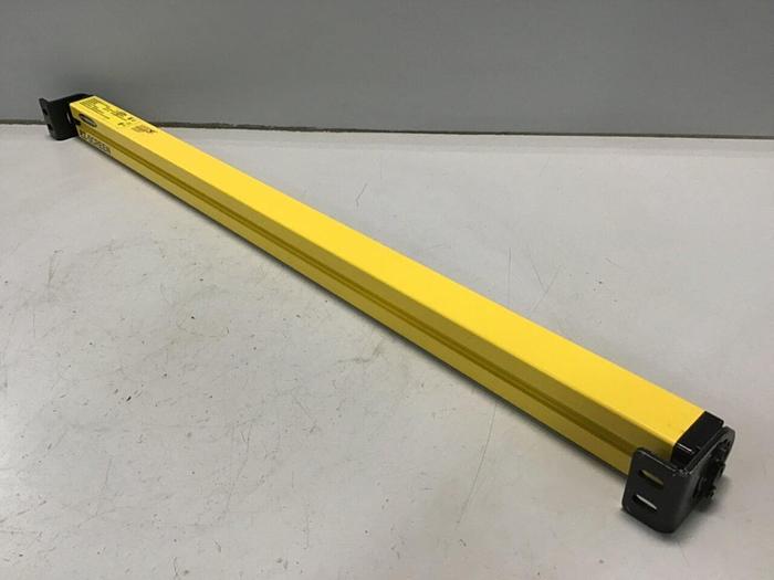 Used BANNER ENGINEERING Light Curtain Emitter SLSCE30-750Q8 USED