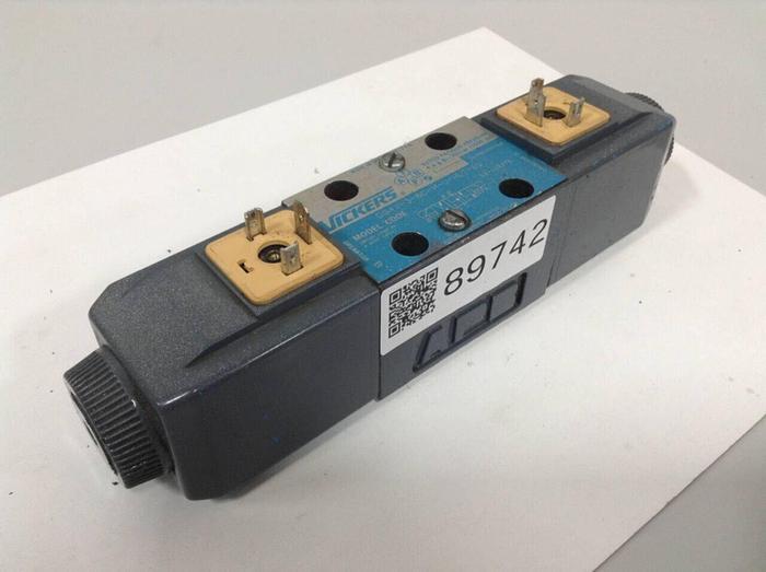 Used VICKERS Directional Valve DG4V-3-6C-M-U-HL7-60 Used
