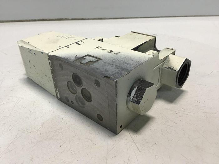 Used VICKERS Valve DG4V-3-2AL-M-P7-H-7-T10-50 #130530