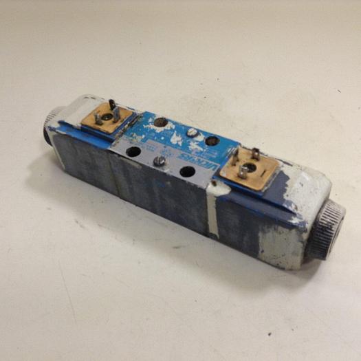 Used VICKERS Solenoid Directional Valve DG4V-3-6C-M-U-HL7-60-B13 Used