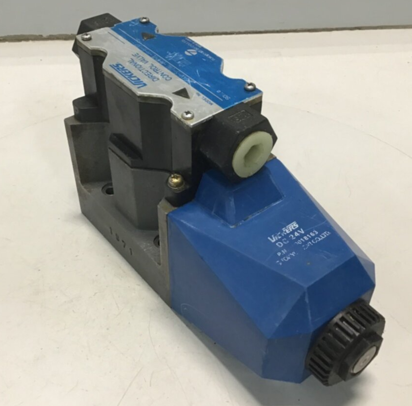 Used VICKERS Directional Control Valve DG4V52ALMP7LH630 USED