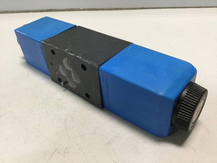Used VICKERS Valve DG4V-3S-33C-M-U-H5-60 #110416