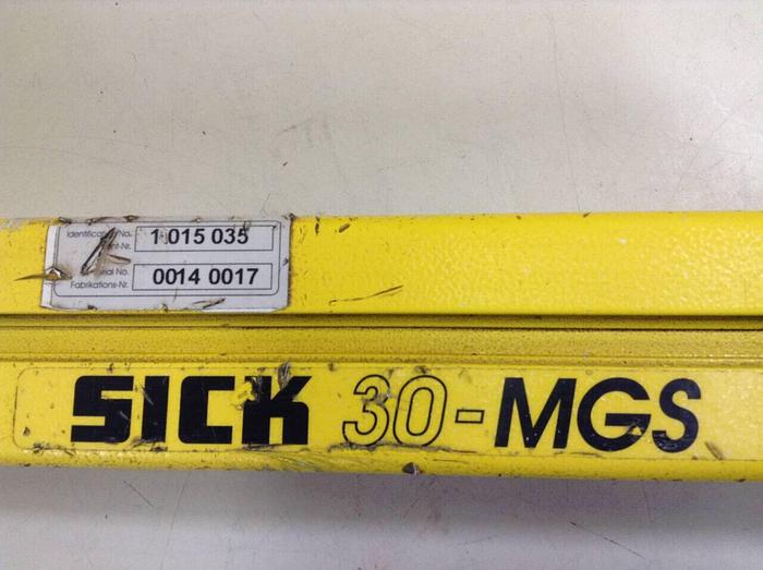 Used SICK OPTIC ELECTRONIC Light Curtain Sender MGSS75-12 #74543