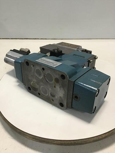 Used BOSCH 4-Way Solenoid Directional Servo Valve 0 811 404 601 USED