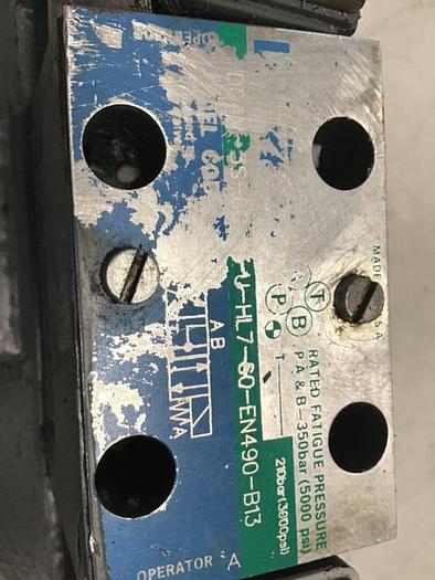 Used VICKERS Valve DG4V3S6CMUHL760EN490B13 USED