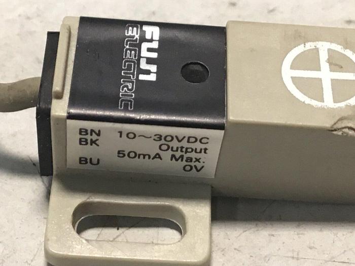 Used FUJI ELECTRIC Proximity Switch PE-B4D3 #128393