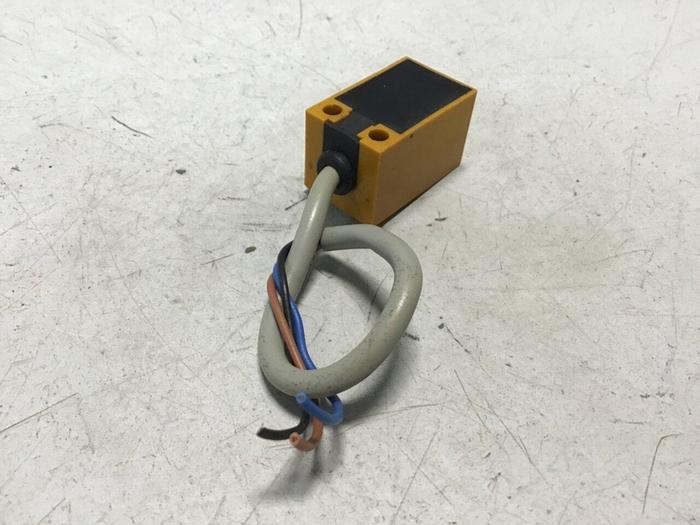 Used OMRON Proximity Switch TL-05MC2 #129205
