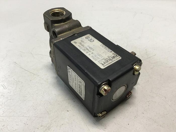 Used BURKERT EASY FLUID CONTROL Solenoid Valve 0256 A 5/32 FPM BR #125473