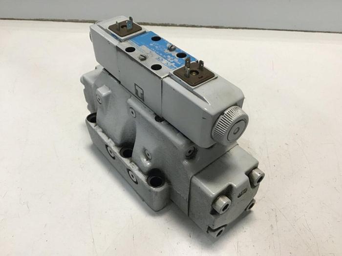 Used VICKERS Solenoid Directional Valve DG4V-3-6C-M-U-HL7-60-B13 Used