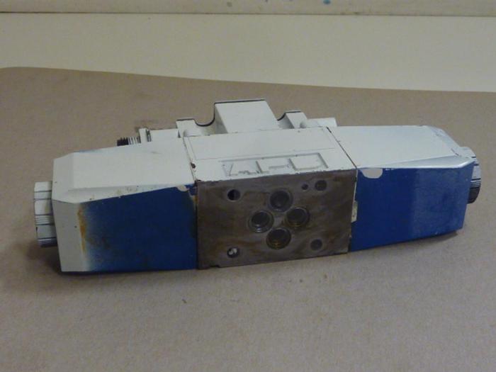 Used VICKERS Directional Control Valve DG4V36CMP7H7P1050 #129892