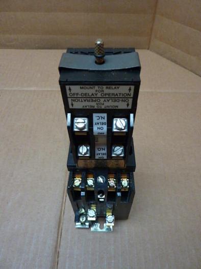 Used GENERAL ELECTRIC / GE Pneumatic Timer CR122B040 A #26812