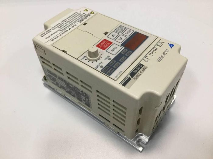 Used YASKAWA VS Mini J7 Drive CIMR-J7AA20P2 #98522