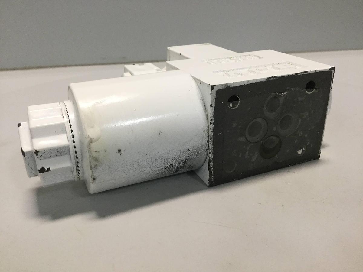 Used YUKEN Directional Valve DSG-01-2B2-D24-60 Used 