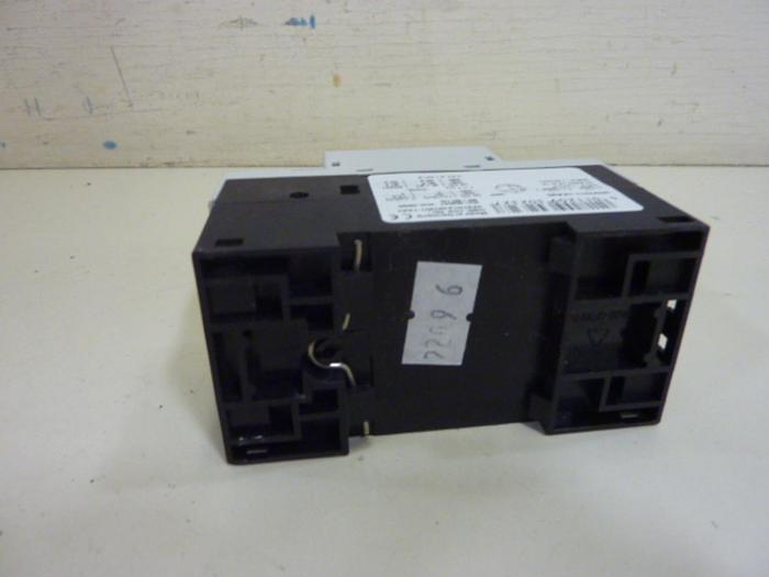 Used SIEMENS 12 Amp Starter Motor Protector 3RV1 011-1KA20 #64783