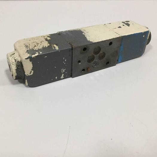Used VICKERS Directional Valve DG4V-3-6C-M-U-HL7-60 Used