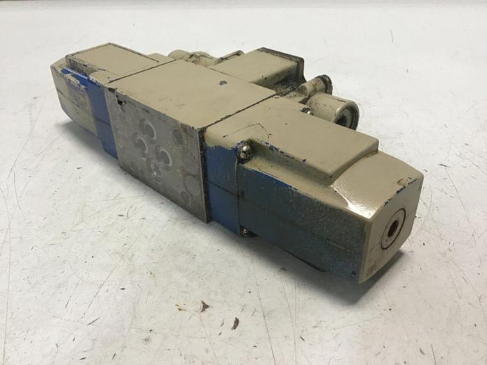 Used VICKERS Solenoid Valve DG4V30CPLT10JAS310 #136568