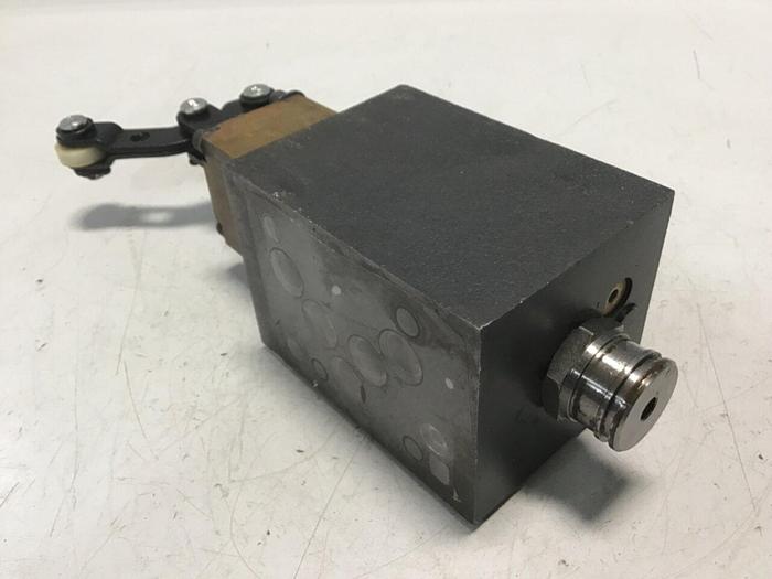 Used VICKERS Valve DG20S4 012F 50 S553 #131992