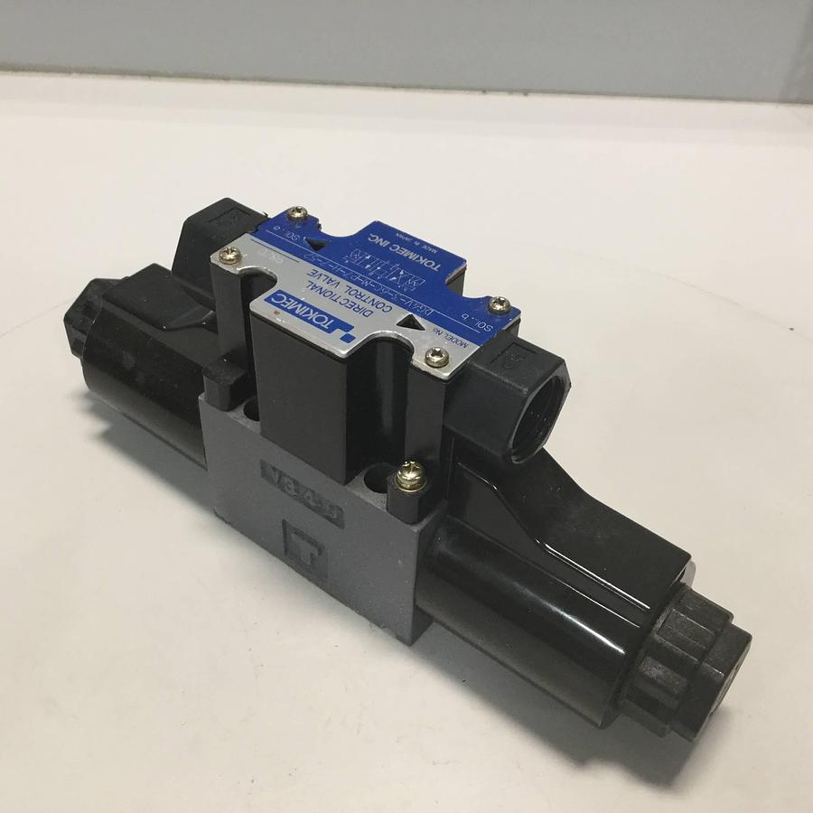 Used TOKIMEC Directional Control Valve DG4V-3-6C-M-P7-H-7-52 USED
