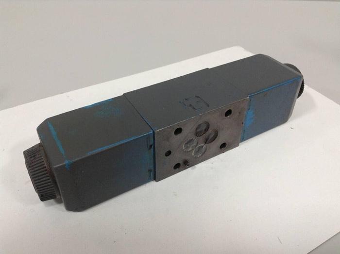 Used VICKERS Directional Valve DG4V-3-6C-M-U-HL7-60 Used