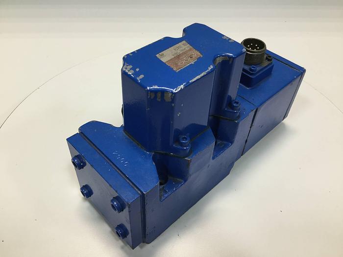 Used MOOG Servo Valve J661-040A Used