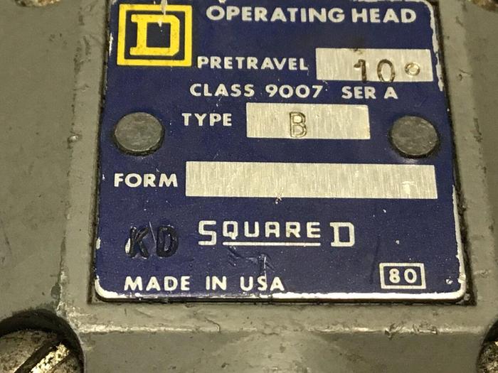 Used SQUARE D Limit Switch 9007-C52B2 #121709