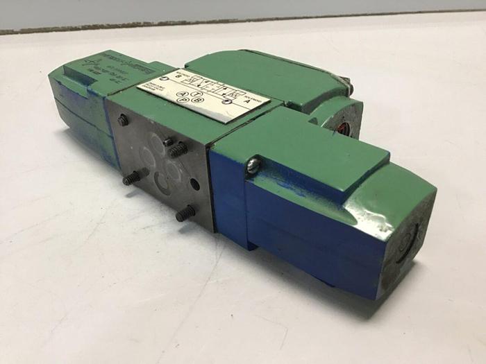 Used SPERRY VICKERS Directional Valve DG4V32CWB12 USED