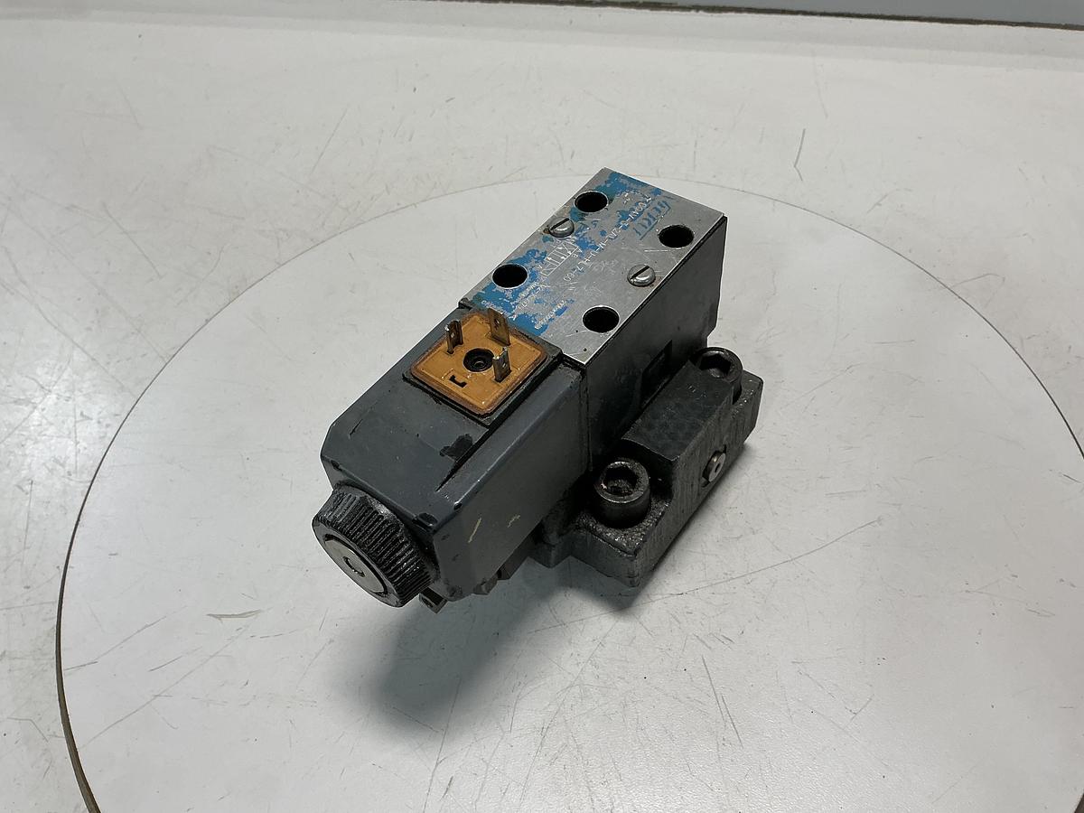 Used VICKERS DG4V-3-2AL-M-U-HL7-60