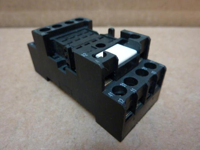 Used ALLEN BRADLEY Relay Socket 700-HN 103 SER B #27603