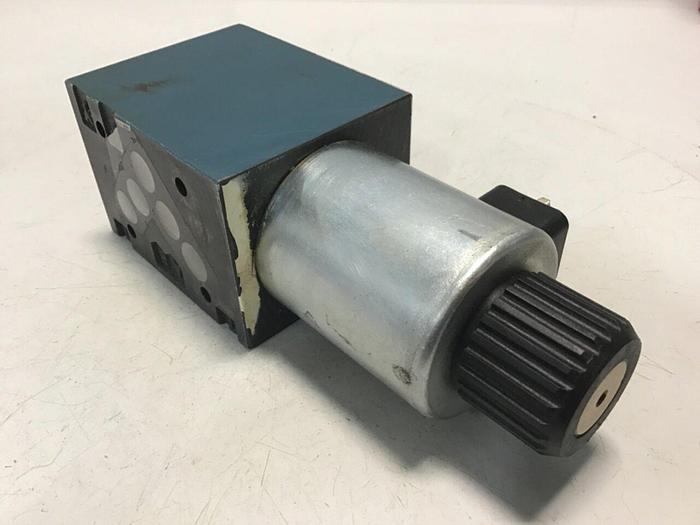 Used BOSCH Hydraulic Valve 0 810 001 825 Used
