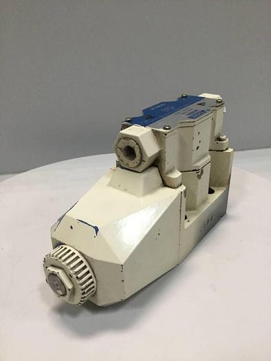 Used VICKERS Valve DG4V-5-2A-M-P7L-H-6-30 Used