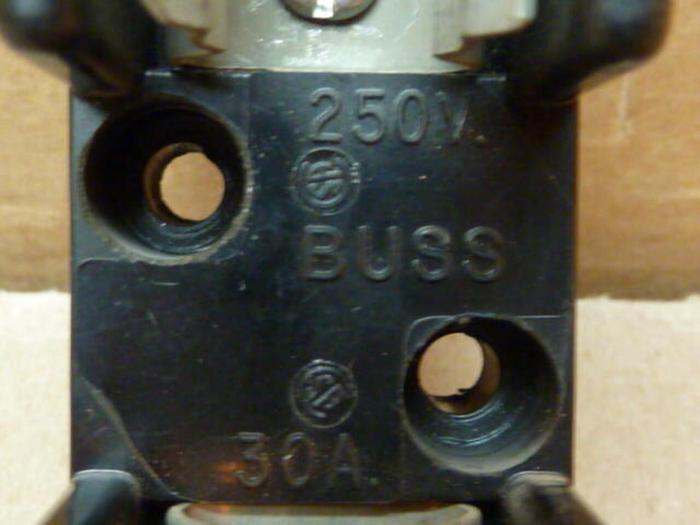 Used BUSSMANN 30 Amp Fuse Holder 1B0001 #30105