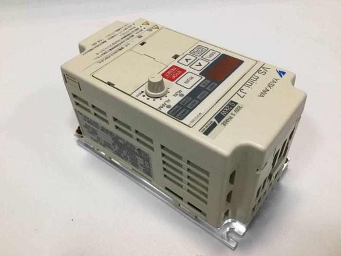 Used YASKAWA VS Mini J7 Drive CIMR-J7AA20P2 #98520