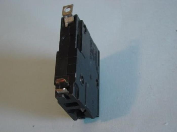 Used SQUARE D 20 Amp Circuit Breaker QO120 #5556