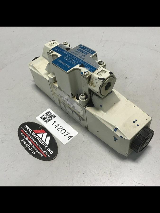 Used VICKERS Tokimec Directional Control Valve DG4V-3-6C-M-P7-H-7-50 USED