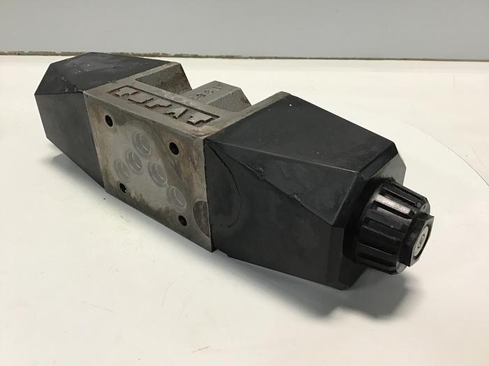 Used TOKIMEC Valve DG4V-5-2C-M-U7L-H-7-40 Used #145729