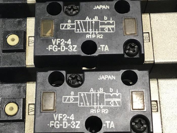 Used SMC Solenoid Valves w/ Manifold Assembly VF2-4-FG-D-3Z #119141